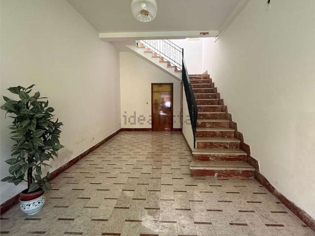 Locale in affitto di 90 m²