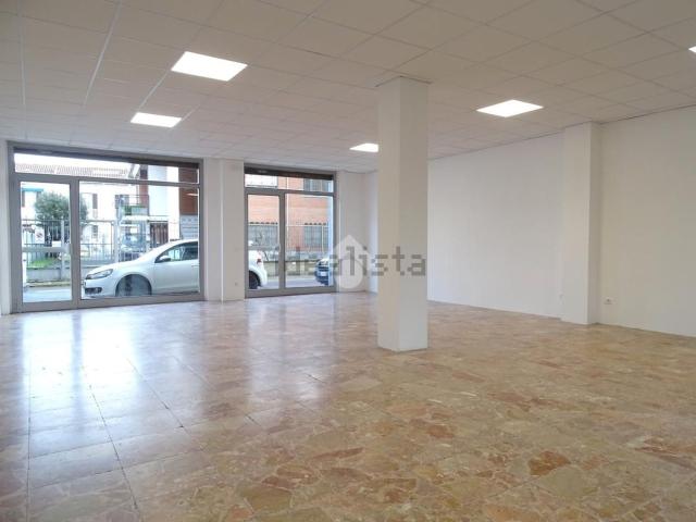 Locale in affitto di 91 m² in Via Poligonia, 66