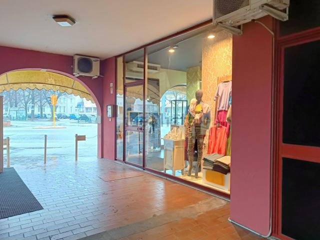 Locale in affitto di 92 m² in Piazza Umberto I