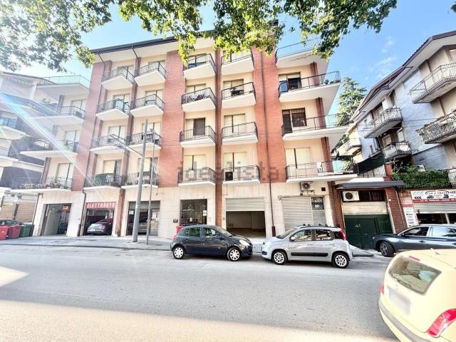 Locale in affitto di 92 m² in Via Circumvallazione