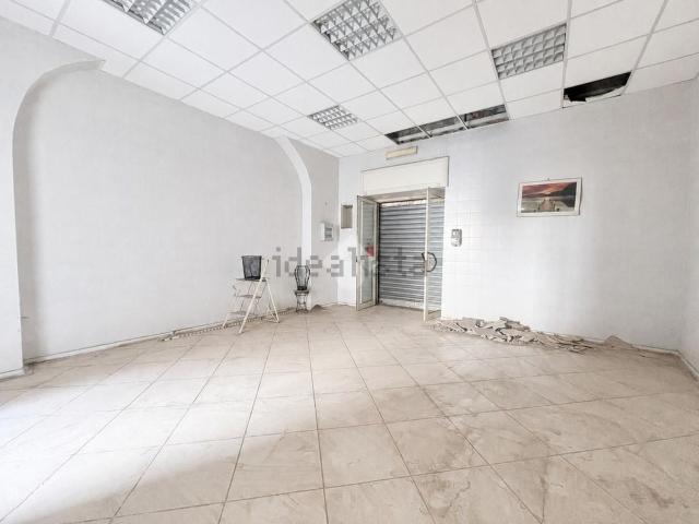 Locale in affitto di 92 m² in Via Michelarcangelo Lupoli, 11