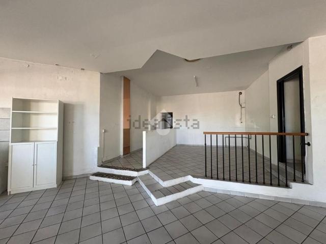 Locale in affitto di 92 m² in Via Quinto Ennio, 43