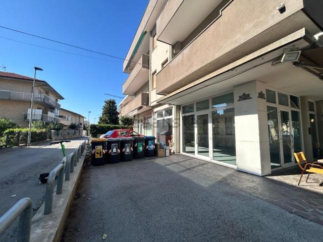 Locale in affitto di 92 m² in Viale Siracusa, 61