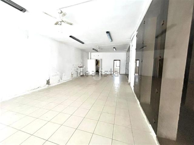 Locale in affitto di 97 m² in Via Giotto, 27