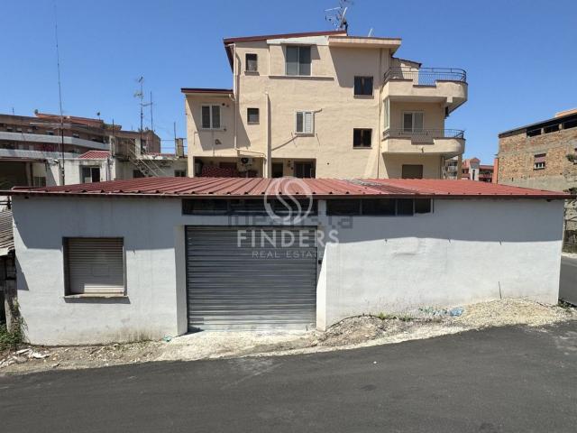 Locale in affitto di 97 m² in Via Padre Pio, 2