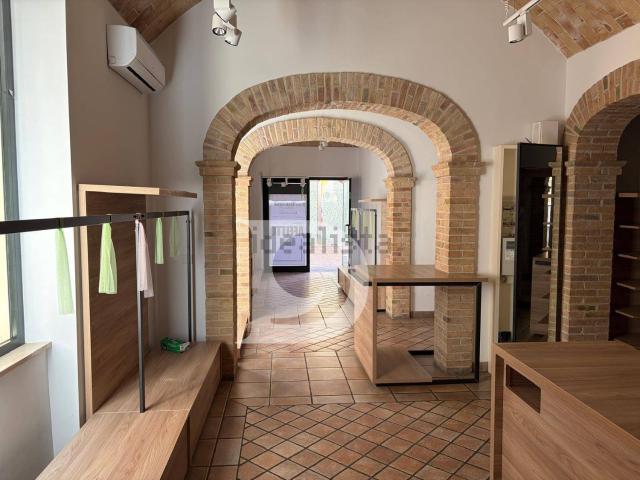 Locale in affitto di 94 m² in Via Trento, 85