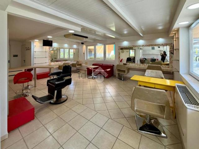Locale in affitto di 94 m² in Via Ugo Sesini, 2