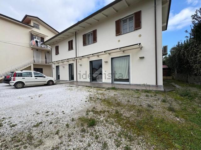 Locale in affitto di 94 m² in Via Pradaccio, 64