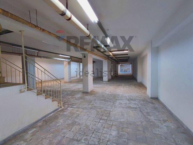 Locale in affitto di 950 m² in Via Gaetano Postiglione, 2