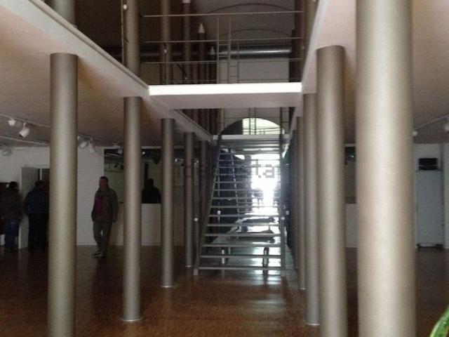 Locale in affitto di 950 m² in Via Emilia Pavese