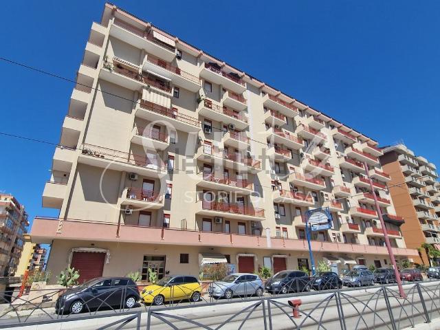 Locale in affitto di 950 m² in Via Padre Giuseppe Puglisi