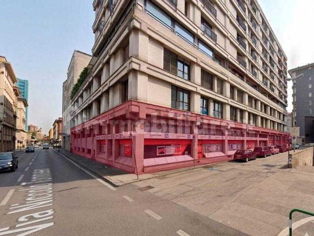 Locale in affitto di 950 m² in Piazza A. de Gasperi, 45