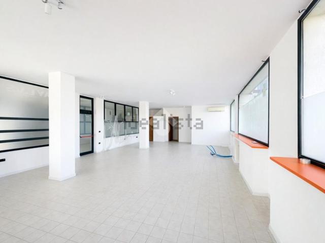 Locale in affitto di 95 m² in Borgo Padova, 38