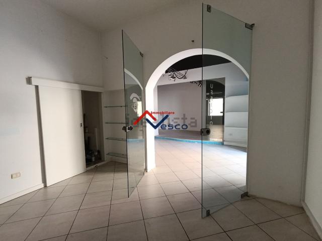 Locale in affitto di 95 m² in Corso VI Aprile