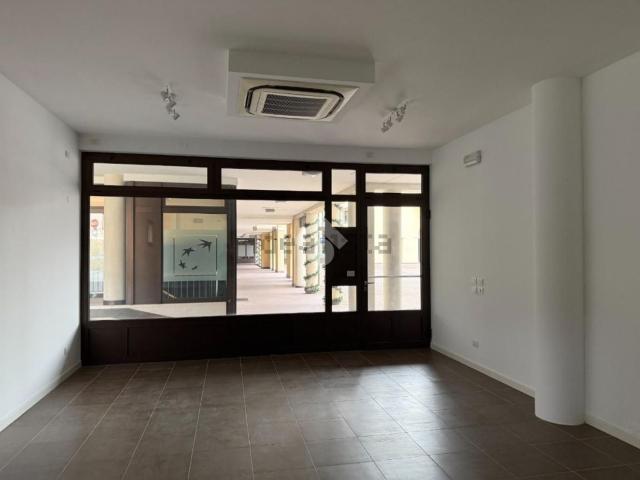 Locale in affitto di 95 m² in Piazza C. A. della Chiesa, 7