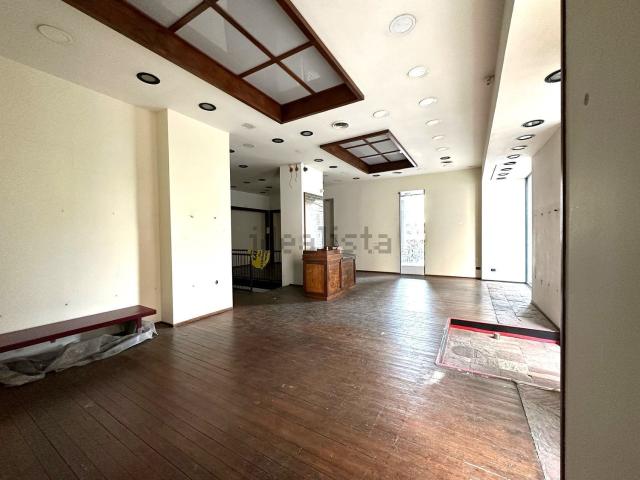 Locale in affitto di 95 m² in Piazza della Vittoria, 124