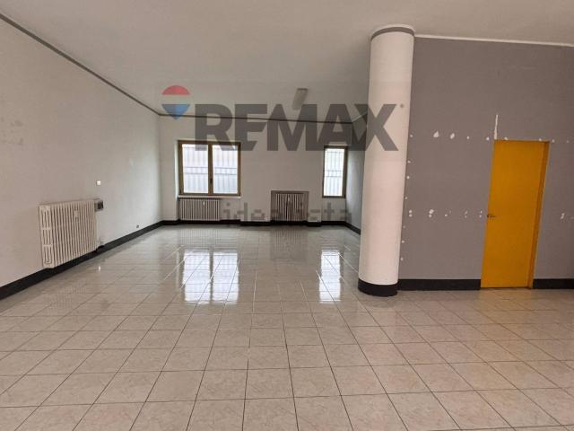 Locale in affitto di 95 m² in Piazza Italia