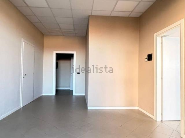 Locale in affitto di 95 m² in Via Vittorio Veneto