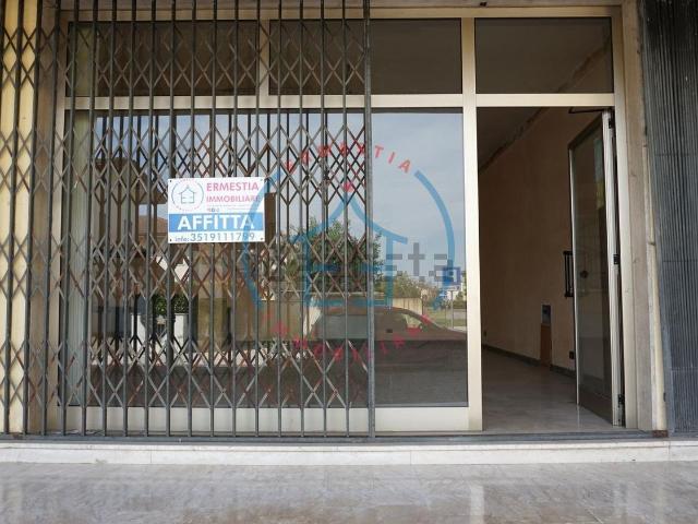 Locale in affitto di 95 m² in Via Alcide De Gasperi