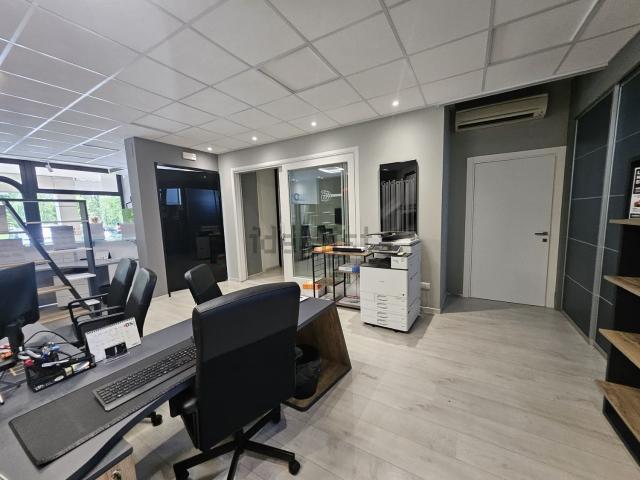 Locale in affitto di 95 m² in Via Aldo Bozzi