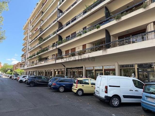 Locale in affitto di 95 m² in Via Andrea Solario