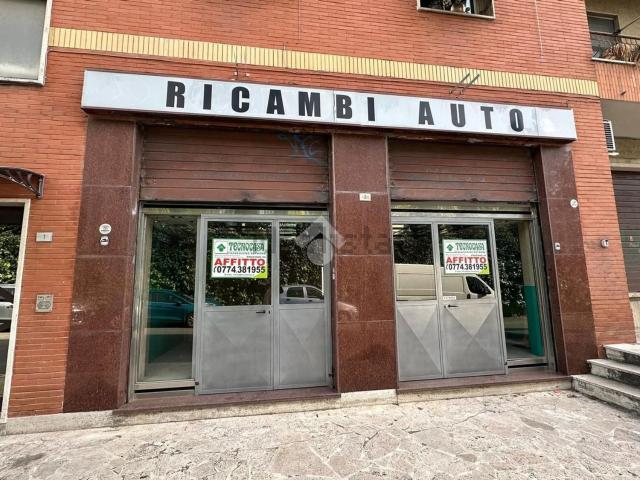 Locale in affitto di 95 m² in Via della Serena, 3
