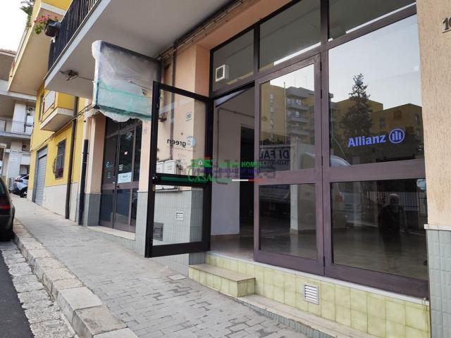 Locale in affitto di 95 m² in Via della Costituzione
