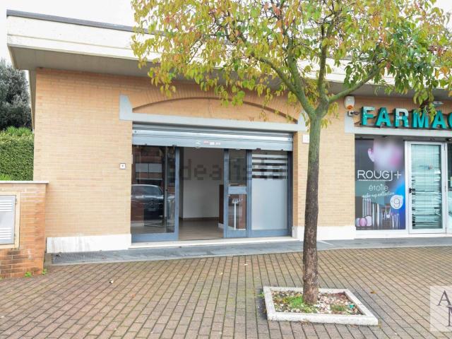 Locale in affitto di 95 m² in Via Giacomo Caneva, 13