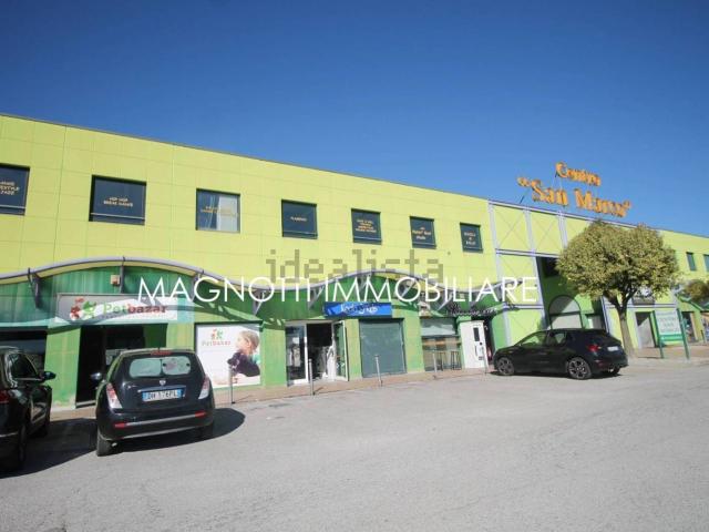 Locale in affitto di 95 m² in Via IV Genova