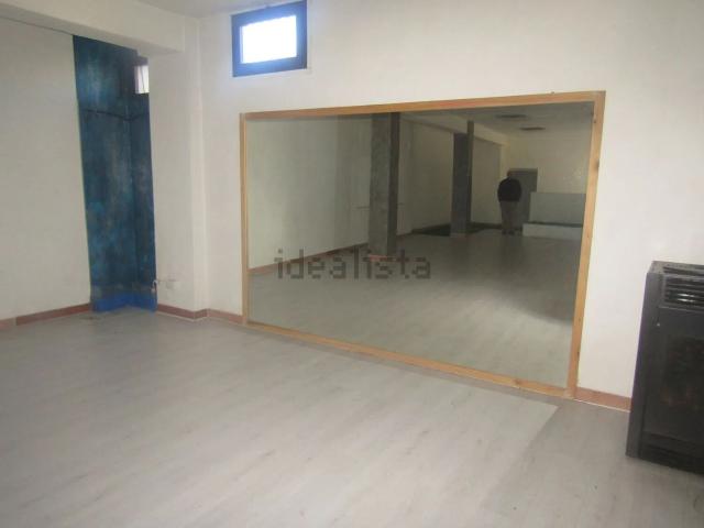 Locale in affitto di 95 m² in Via Lago Trasimeno
