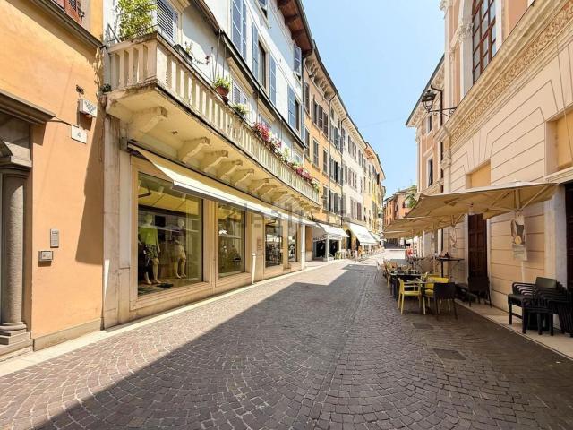 Locale in affitto di 95 m² in Via Mattia Butturini, 4