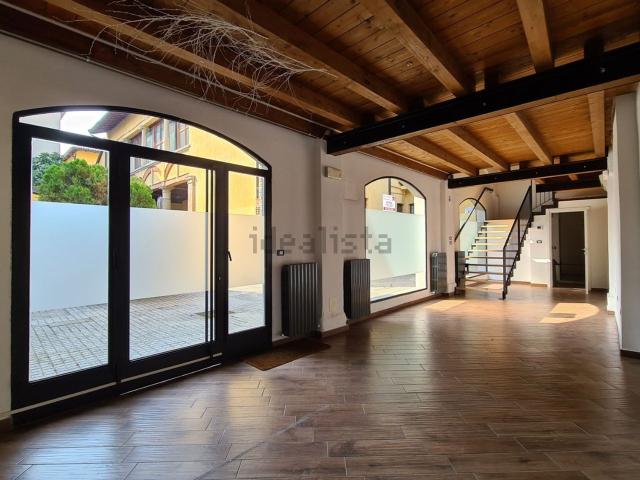 Locale in affitto di 95 m² in Via Roma