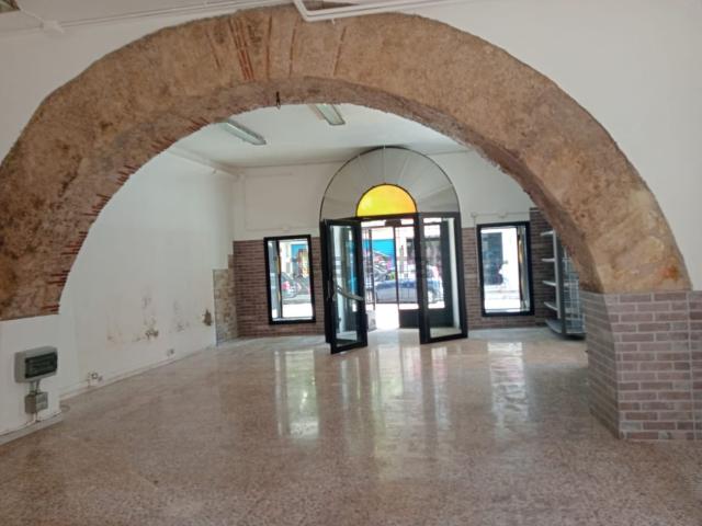 Locale in affitto di 95 m²