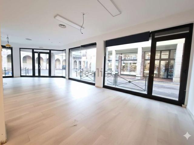 Locale in affitto di 96 m² in Via Antonio Canova, 34