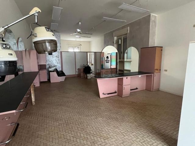 Locale in affitto di 96 m² in Via Genova, 17
