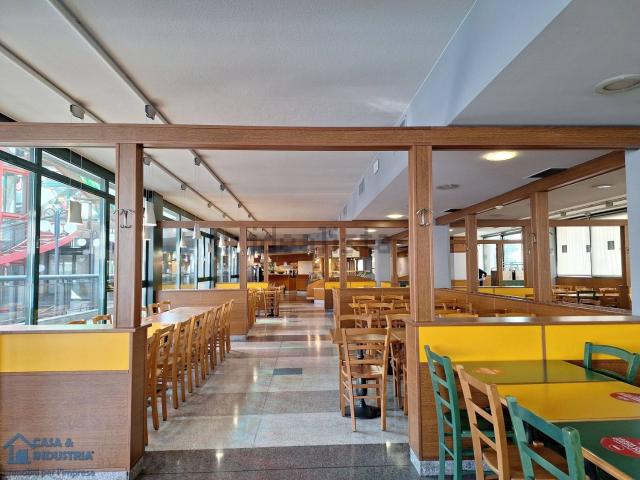 Locale in affitto di 980 m² in Via Cardano