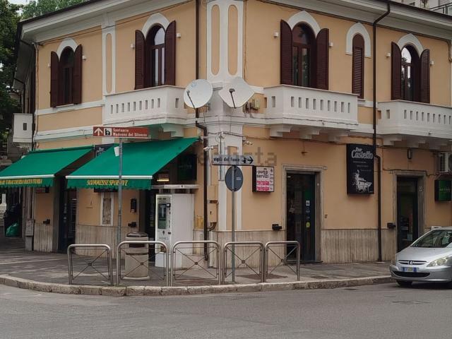 Locale in affitto di 98 m² in Piazza Torlonia, 35