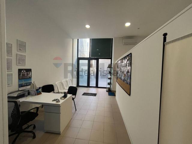 Locale in affitto di 98 m² in Via Eschilo, 8