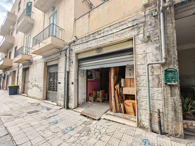 Locale in affitto di 98 m² in Via Ettore Lombardo Pellegrino, 5