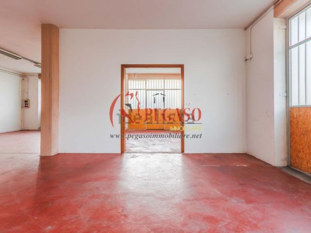 Locale in affitto di 98 m² in Via Ferruccio Parri