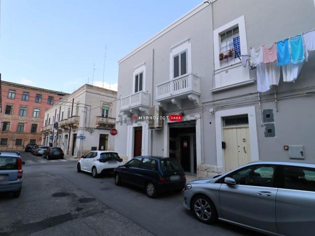 Locale in affitto di 98 m² in Via Francesco Caroli, 11