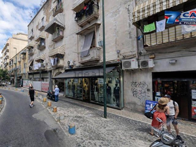 Locale in affitto di 98 m² in Via Giacomo Leopardi, 19