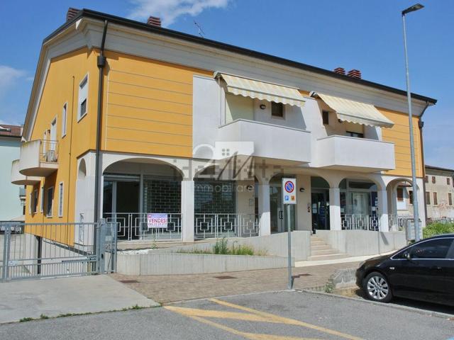 Locale in affitto di 98 m² in Via IX Maggio