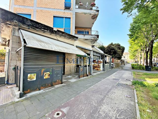 Locale in affitto di 98 m² in Via Salvatore di Giacomo, 25