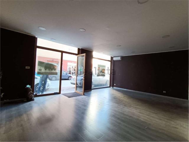 Locale in affitto di 98 m²