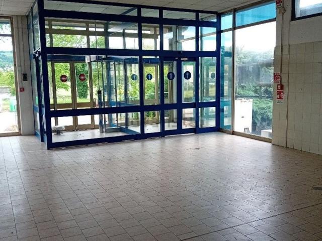 Locale in affitto di 1000 m²