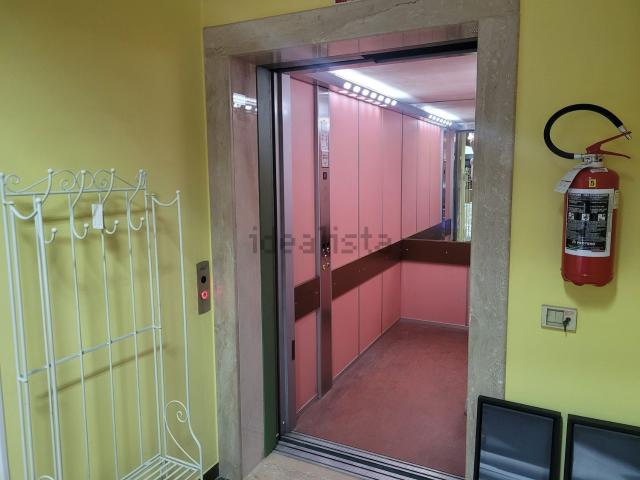 Locale in affitto di 1000 m² in Via Mantova, 50
