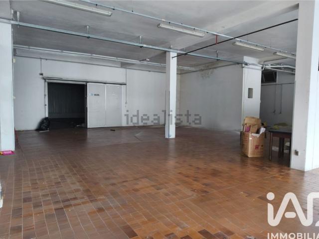 Locale in affitto di 1000 m² in Via degli Alpini