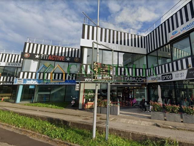 Locale in affitto di 1000 m² in Via Enrico Fermi, 56
