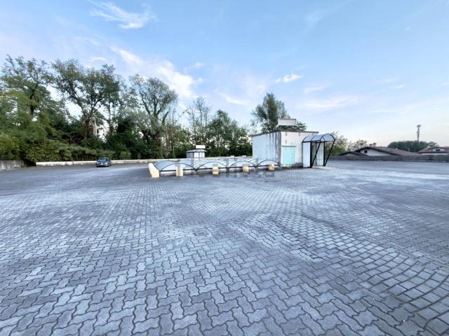 Locale in affitto di 1000 m² in Via Giulio Giordani, 43